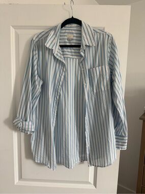 Light Blue & White Stripe Button-Up Shirt - Classic Casual